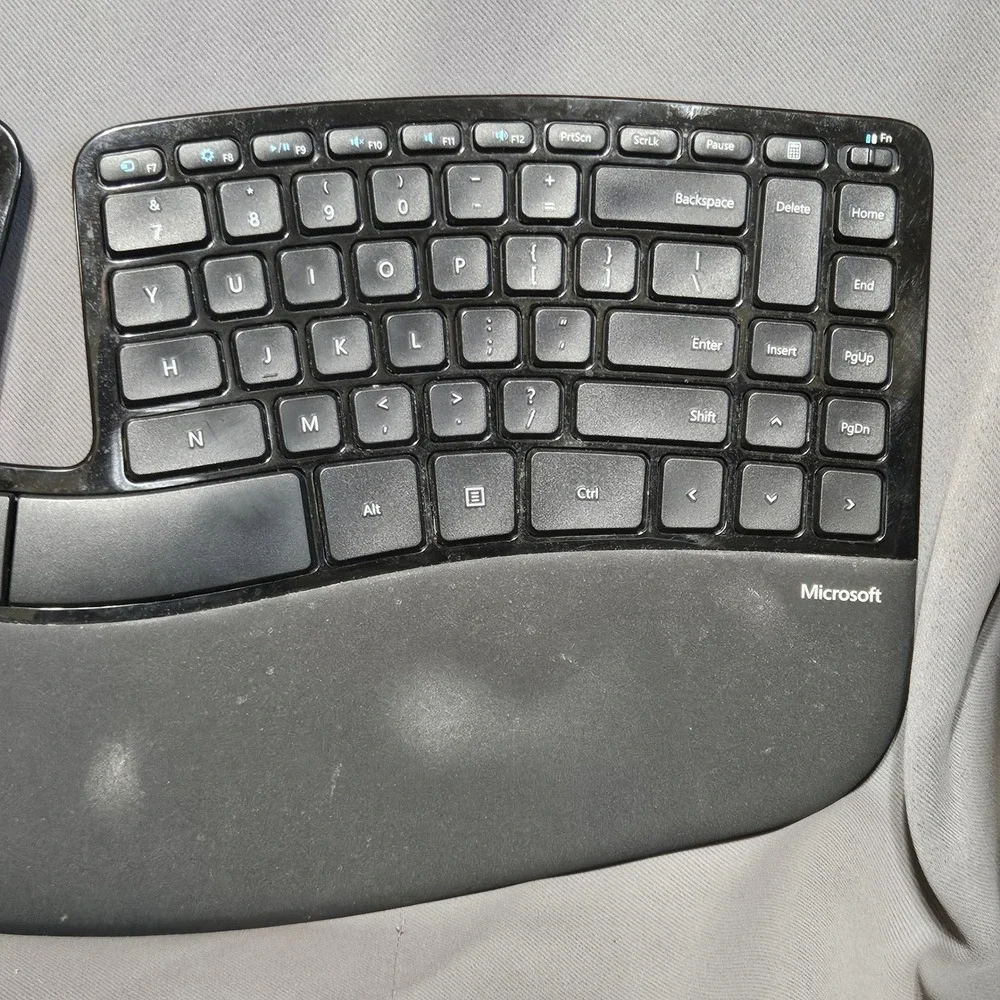 Microsoft Sculpt Ergonomic Keyboard Model‎ 1559 Black Wireless Split No Dongle
